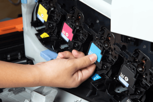 Cum înlocuiești un cartuș HP CF283A: ghid pas cu pas pentru utilizatori 